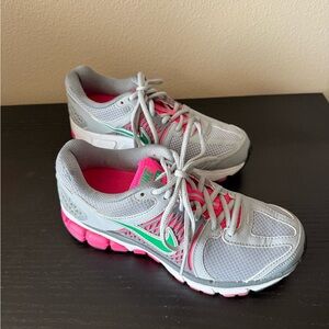 Nike Women's Zoom Vomero 6 Running Shoes- Size 7